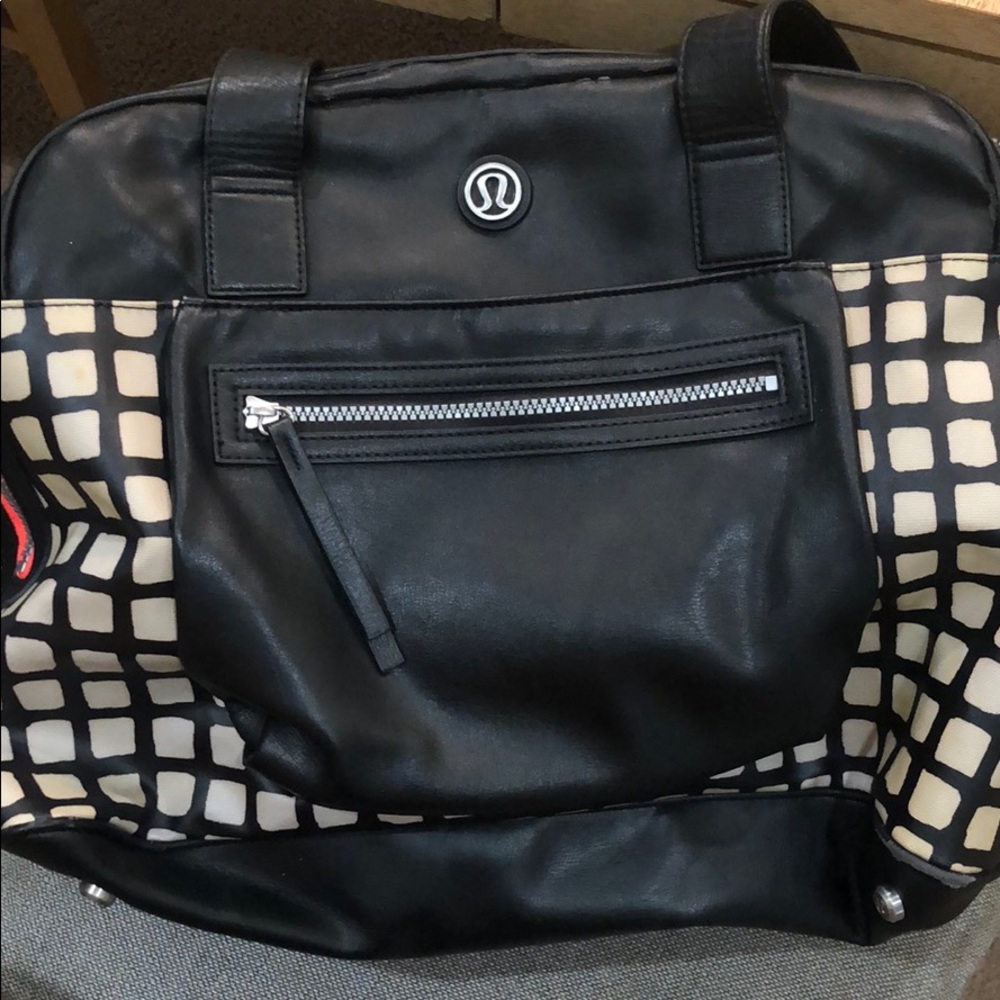 LuLuLemon Sweat and Go Shoulder Bag